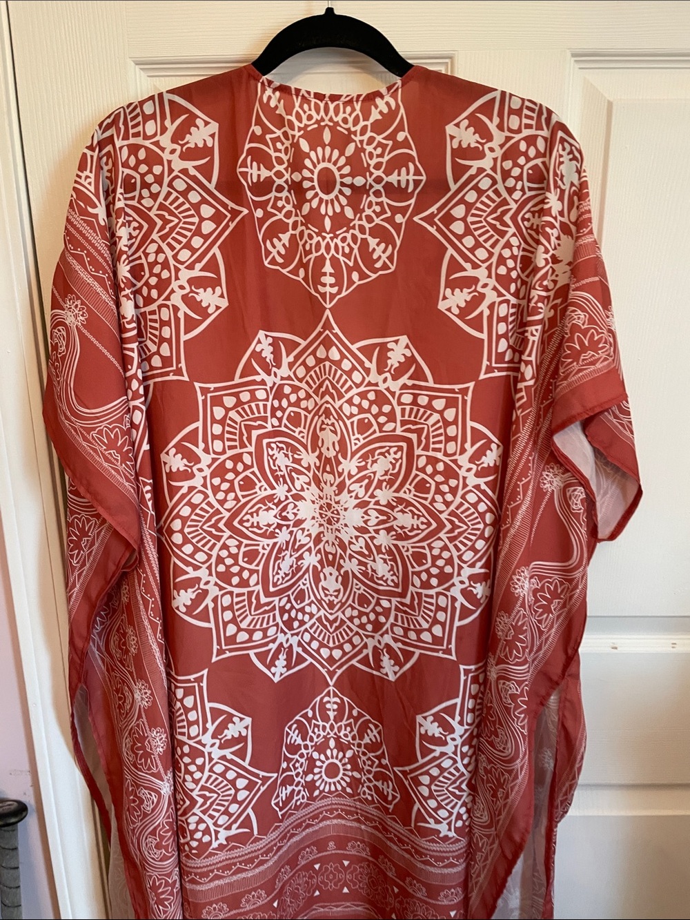Women's Rust Open-Front Kimono Cape with White Print - Picture 4 of 8
